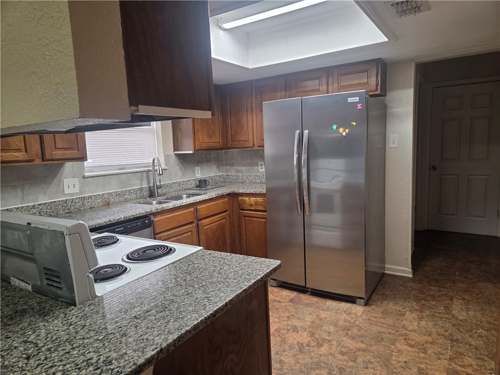 3734 Honey Creek Dr Property Photo 6
