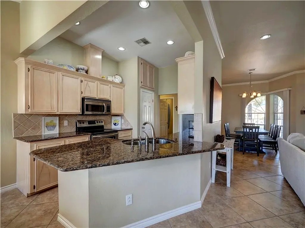 14153 Atascadera Ave Property Photo 2