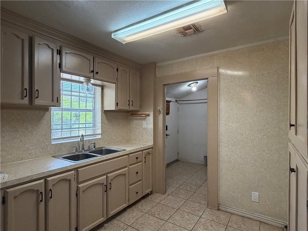 200 Clemmer St A Property Photo 6