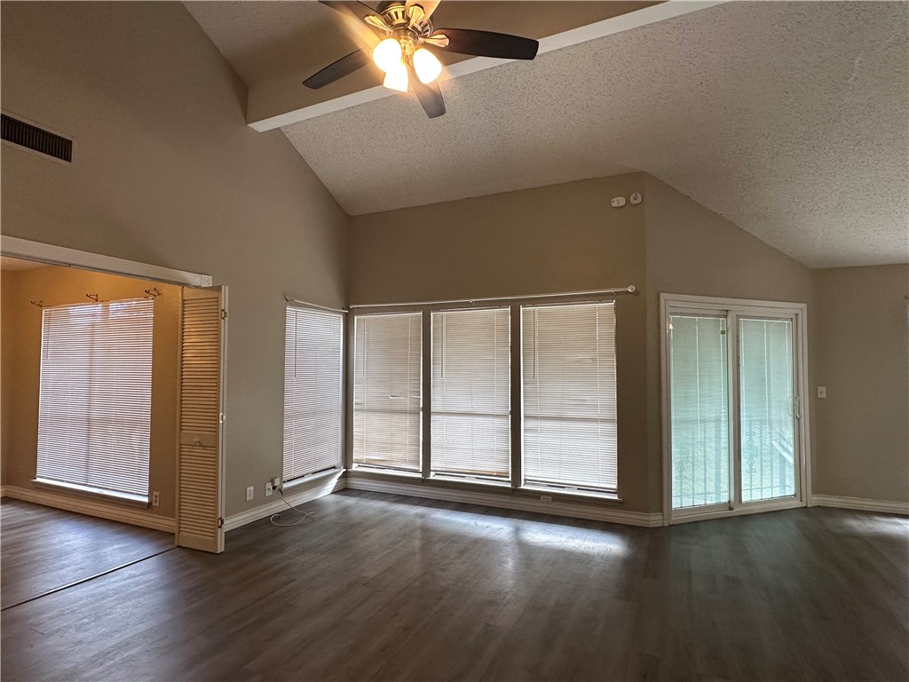 2429 Woodway Dr Property Photo 8