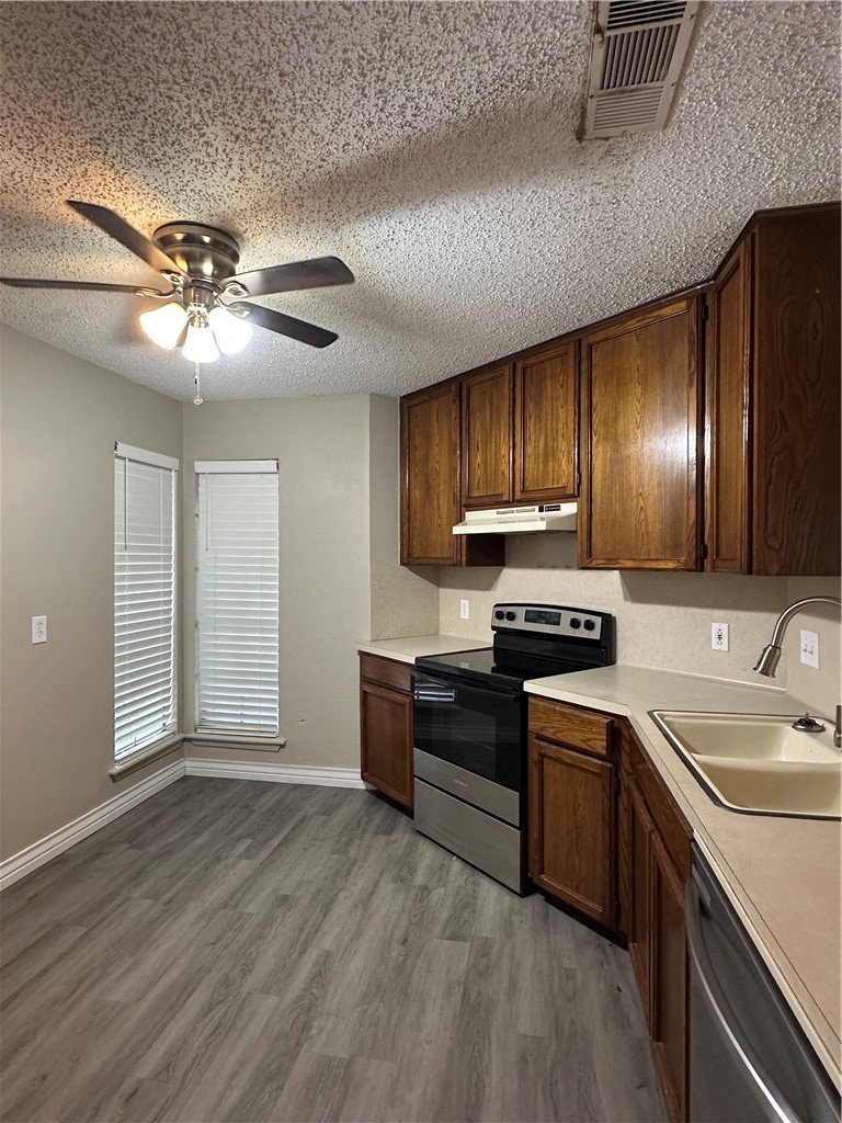 2429 Woodway Dr Property Photo 9