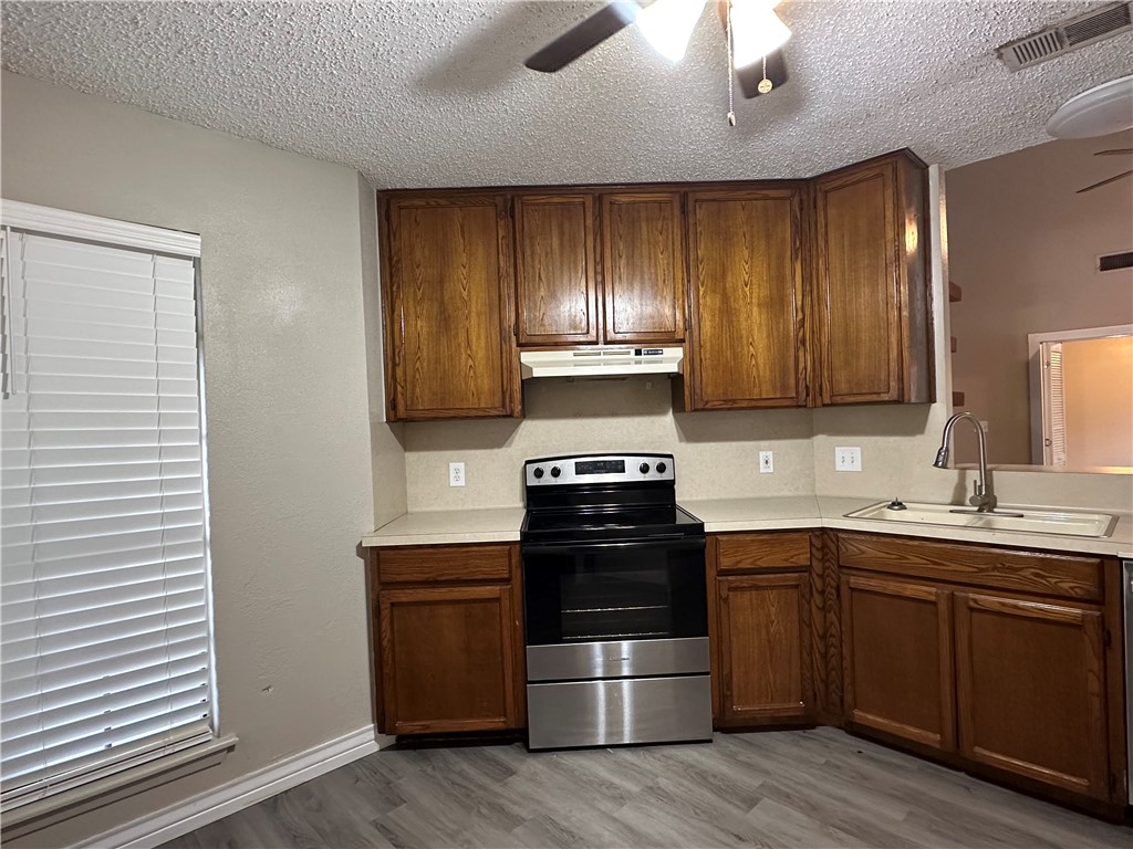 2429 Woodway Dr Property Photo 10