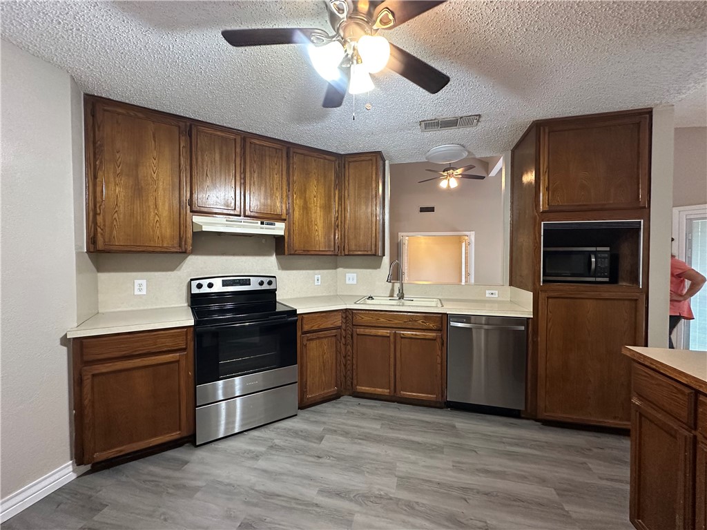2429 Woodway Dr Property Photo 11
