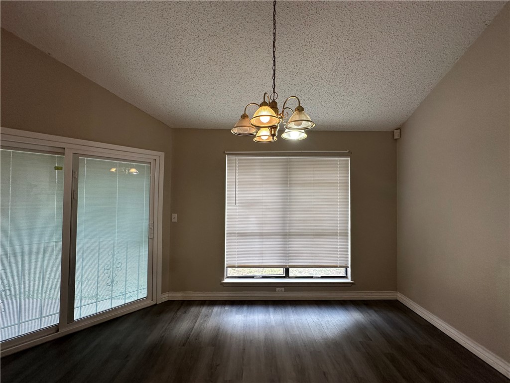 2429 Woodway Dr Property Photo 12