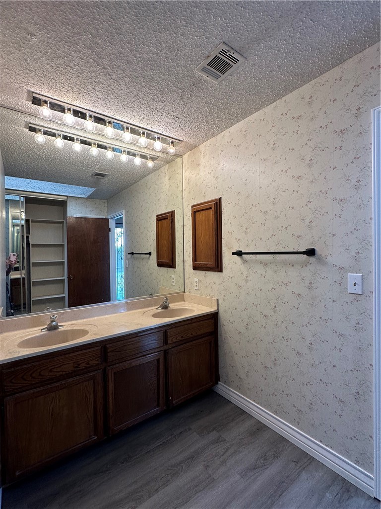 2429 Woodway Dr Property Photo 15