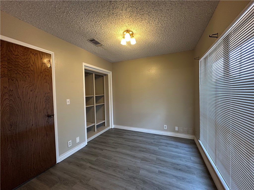 2429 Woodway Dr Property Photo 22