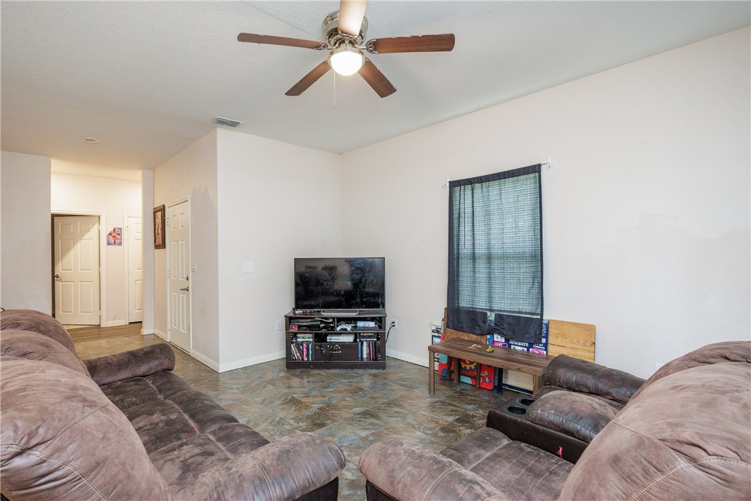 341 Woodlawn St Property Photo 8