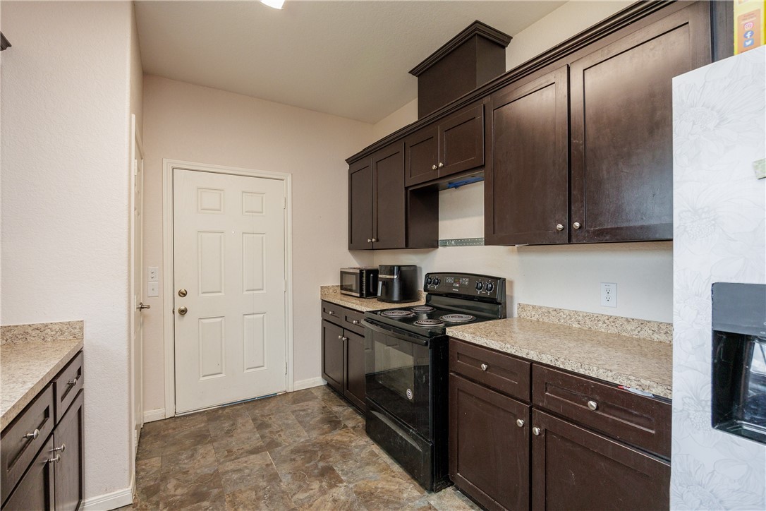 341 Woodlawn St Property Photo 11