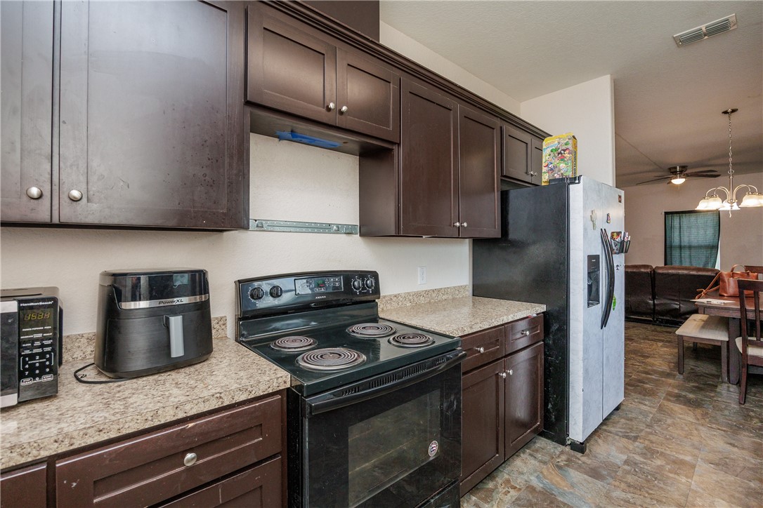341 Woodlawn St Property Photo 13