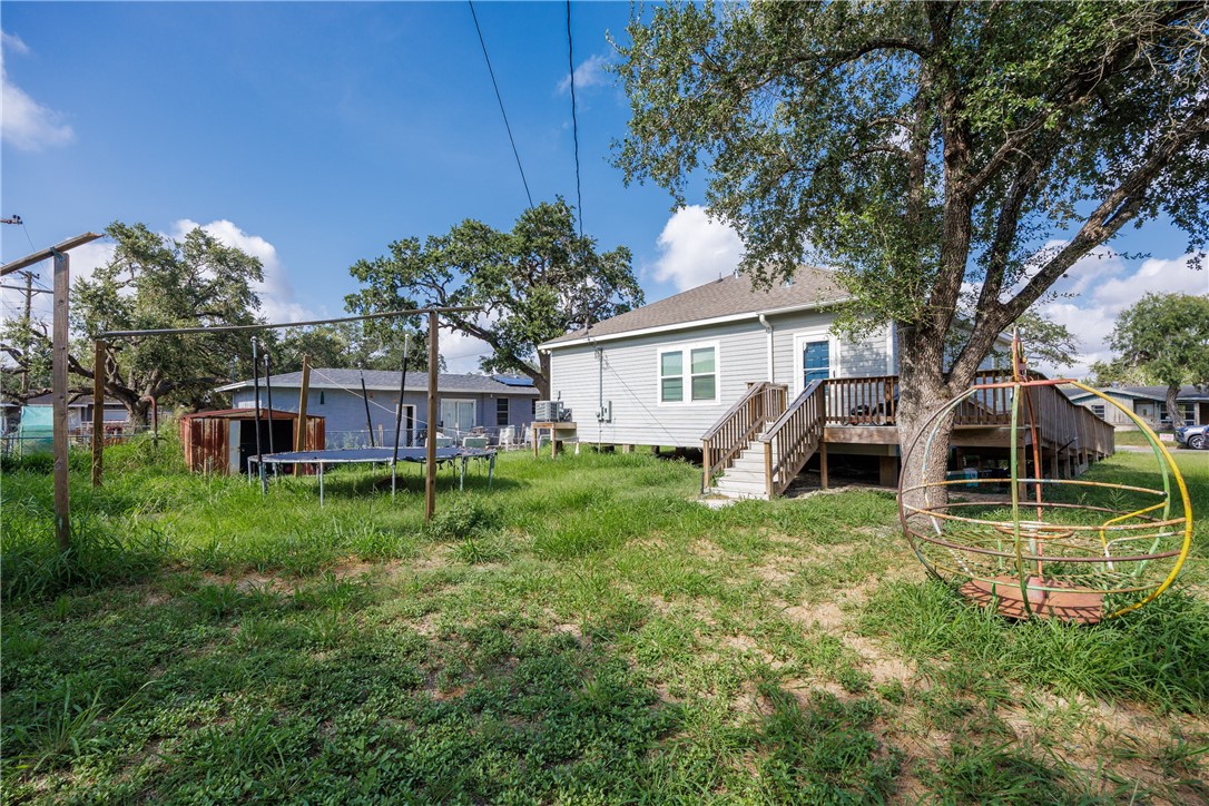 341 Woodlawn St Property Photo 31