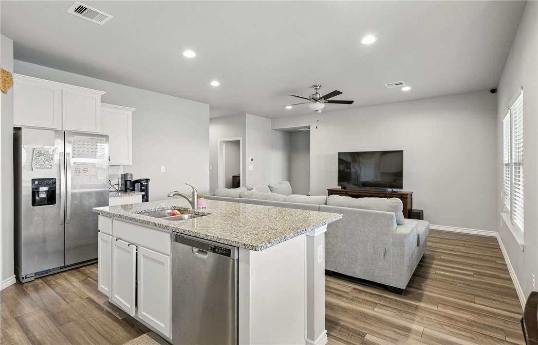 1293 Carnaby St Property Photo 4