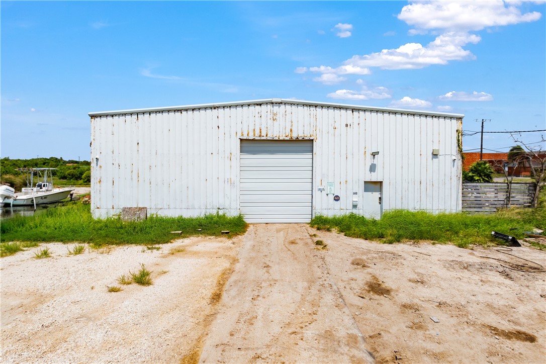 454 N Railroad St Property Photo 1