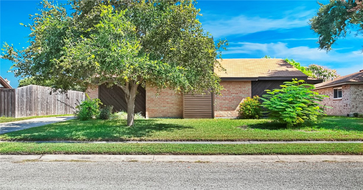 5038 Crestwick Property Photo 3
