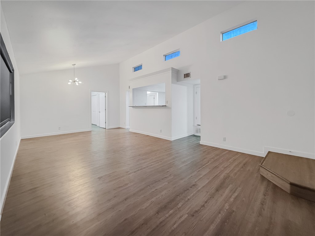 302 Easy B Property Photo 5