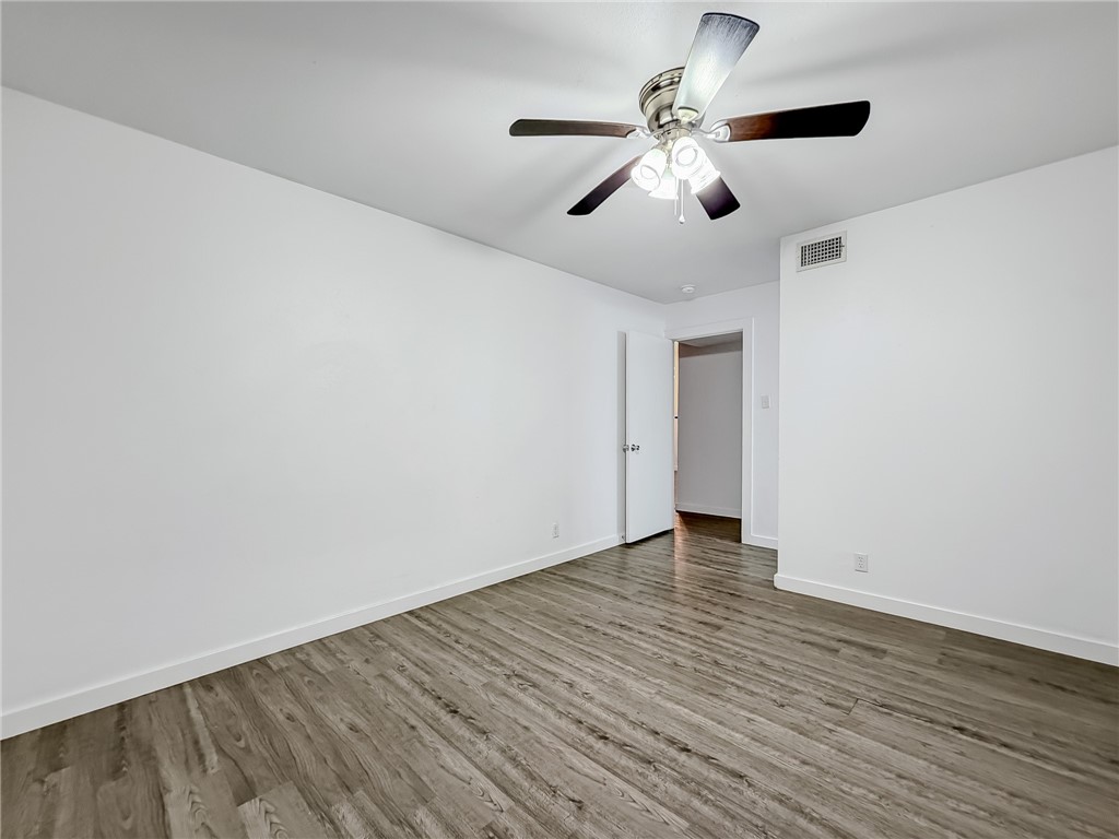 302 Easy B Property Photo 13