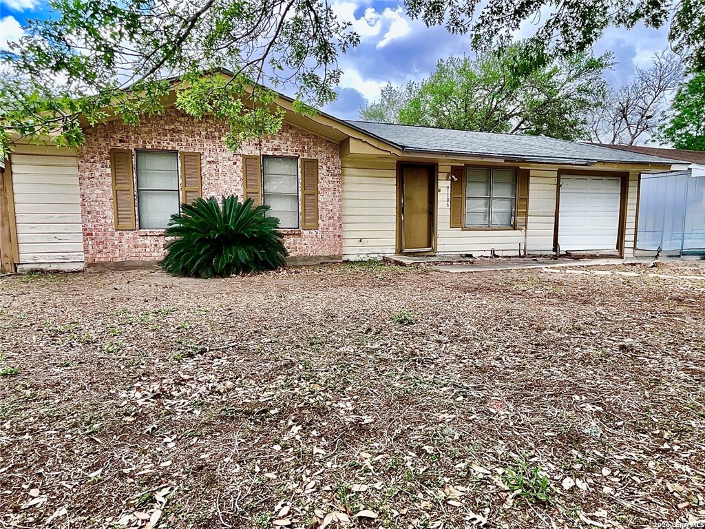 1106 E Hutchinson St E Property Photo 1