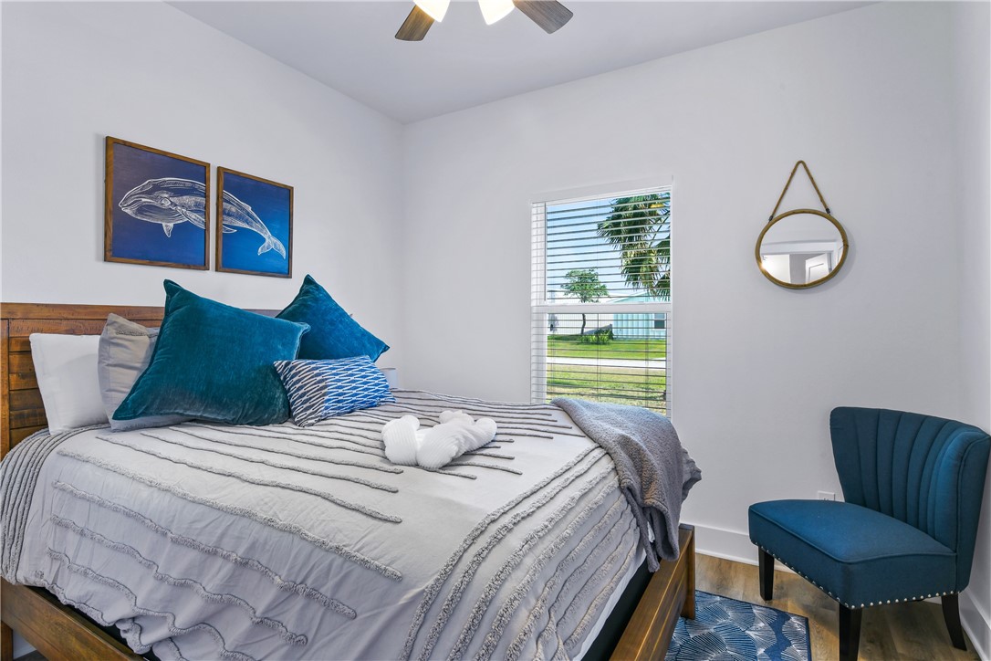 300 Rustic Oak Property Photo 8
