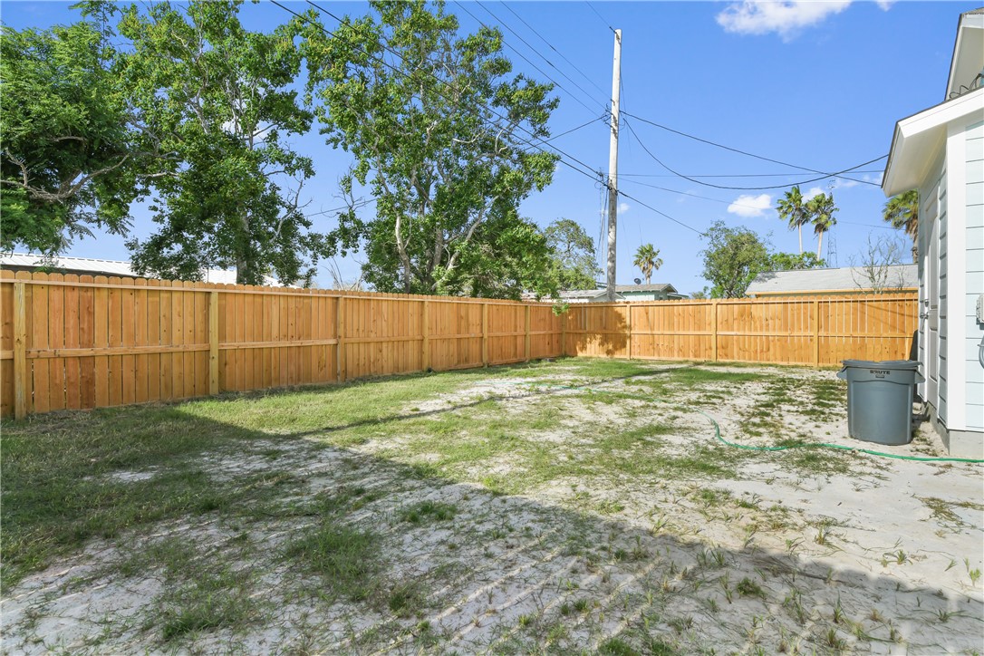 300 Rustic Oak Property Photo 9