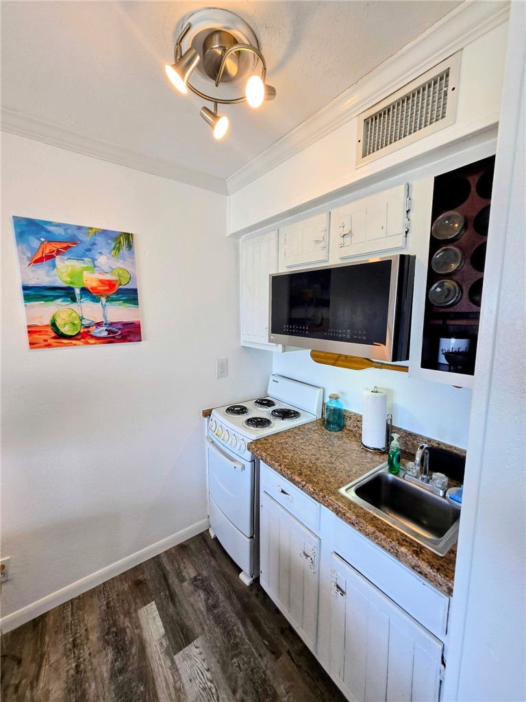3938 Surfside Blvd 3330 Property Photo 11