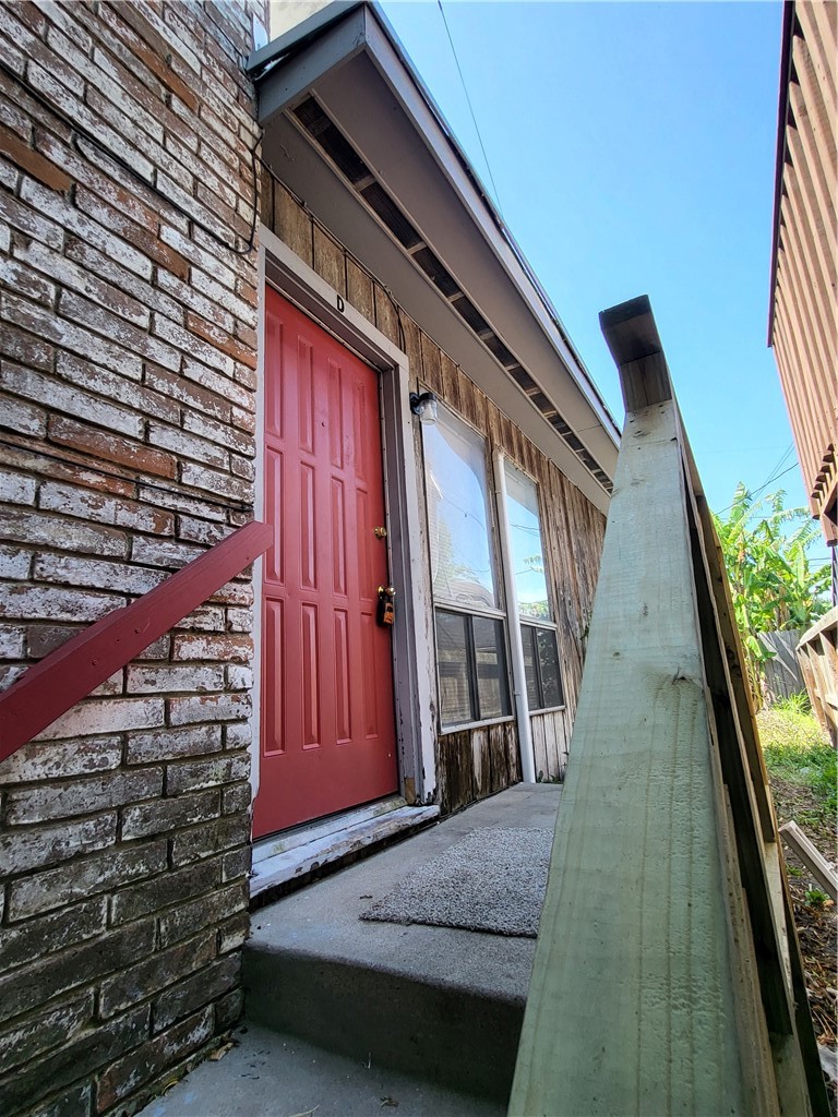 5832 Alameda St D Property Photo 2