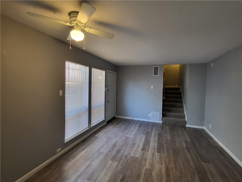 5832 Alameda St D Property Photo 3