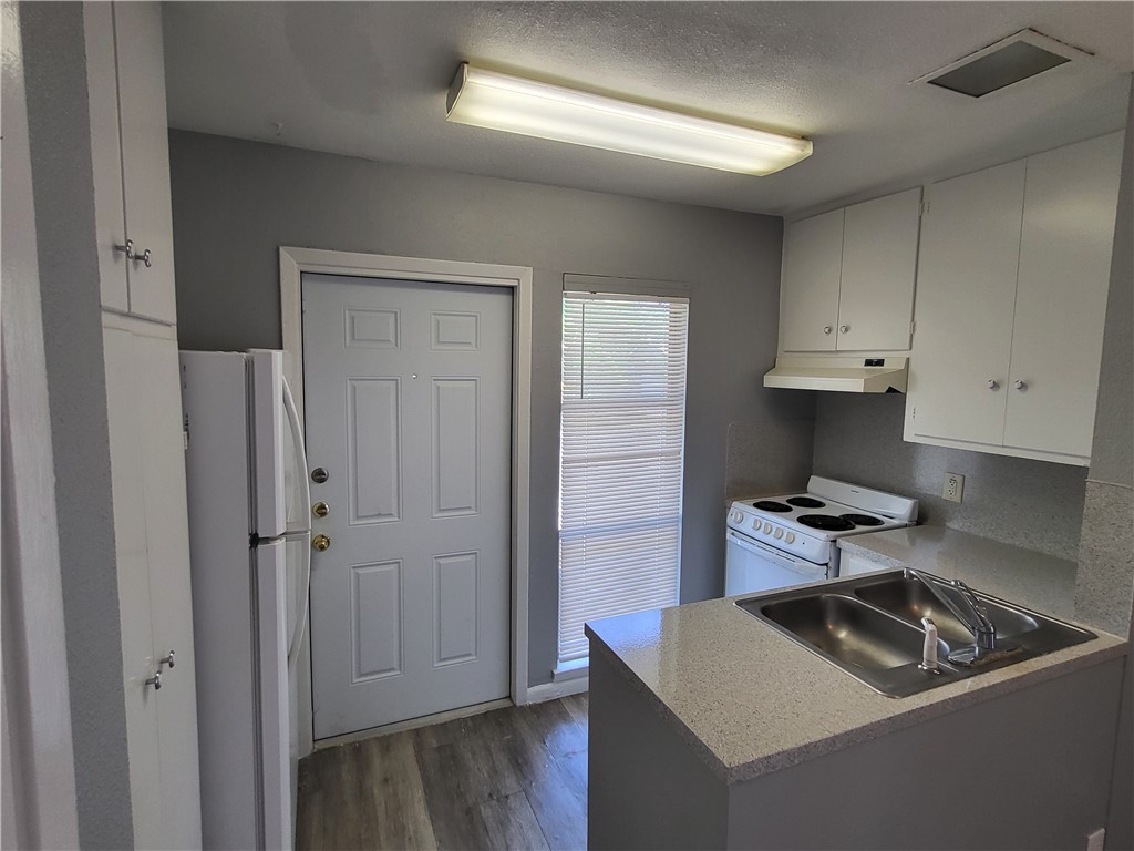 5832 Alameda St D Property Photo 5