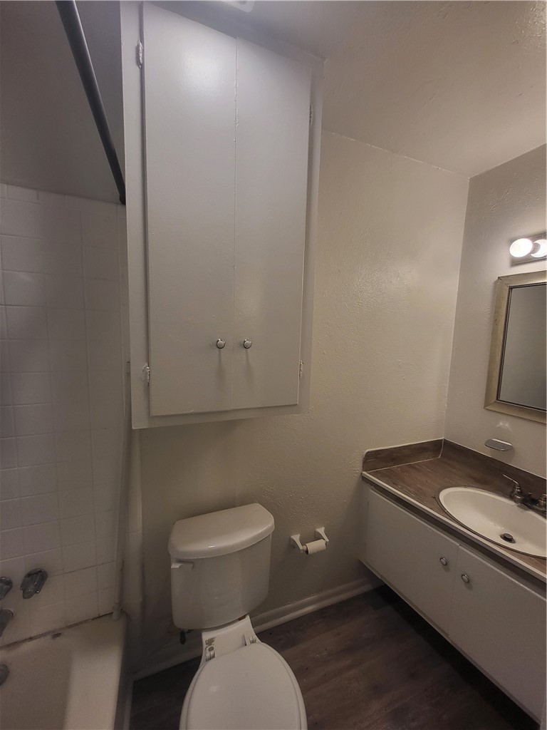 5832 Alameda St D Property Photo 6