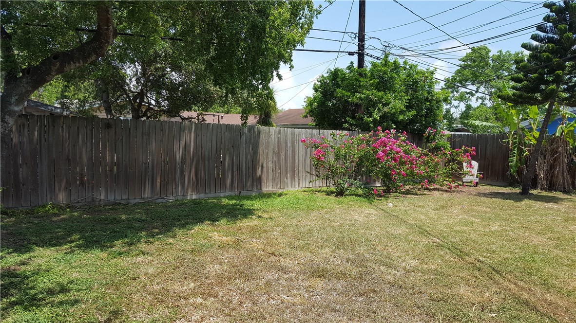 5832 Alameda St D Property Photo 8