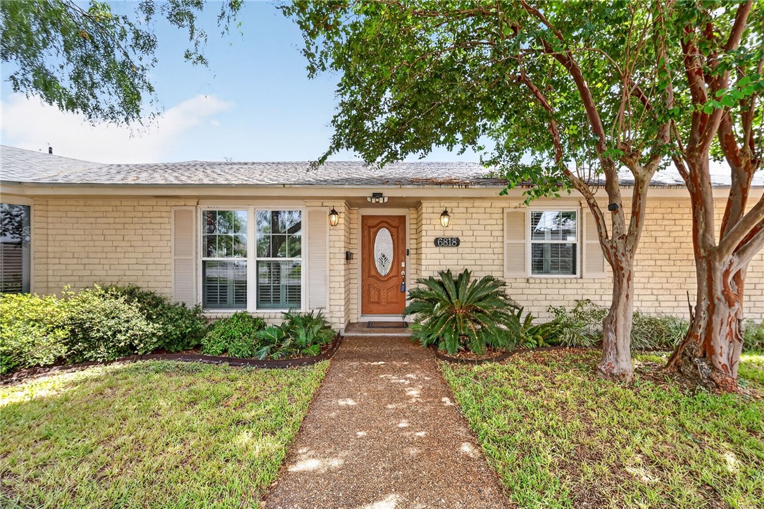 6818 Sahara Dr Property Photo 1