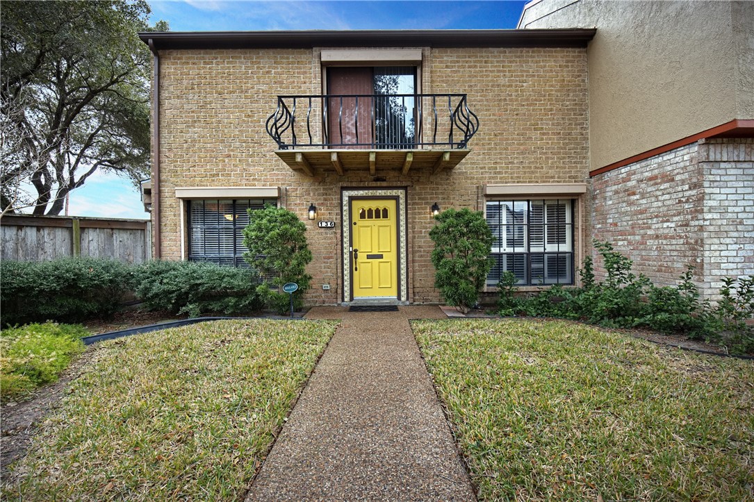 136 Lake Shore Dr 136 Property Photo 1