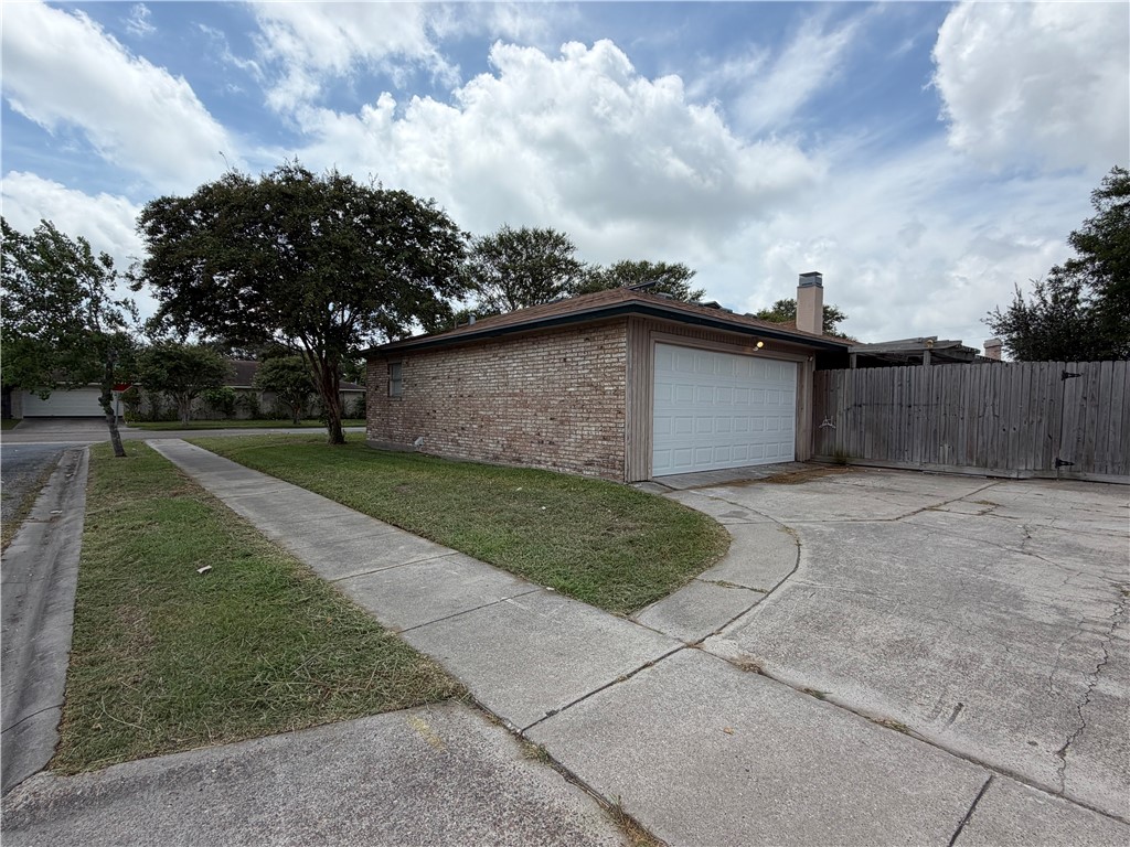 2009 Blue Angel St Property Photo 14
