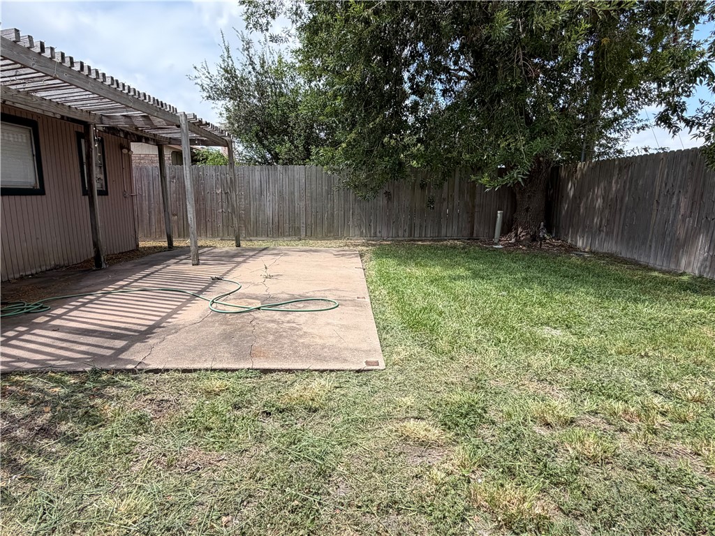2009 Blue Angel St Property Photo 15