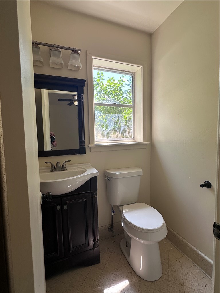 825 Crestview Dr Property Photo 4
