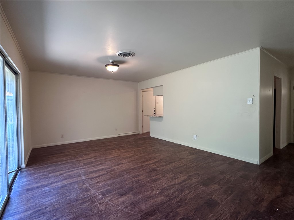 825 Crestview Dr Property Photo 6