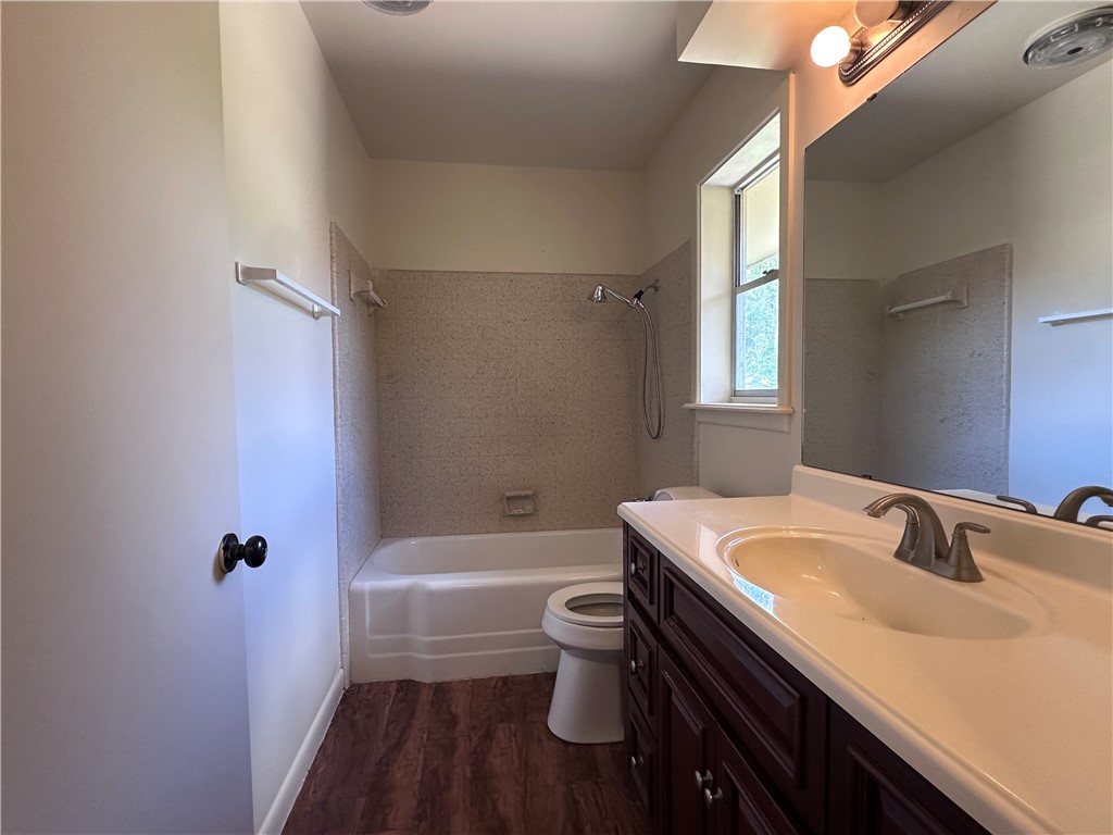825 Crestview Dr Property Photo 8