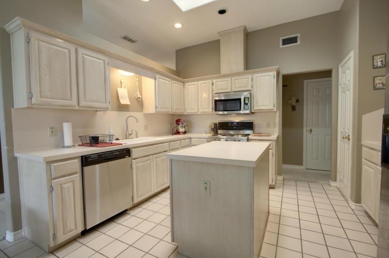 4510 Silver Hollow Dr Property Photo 2
