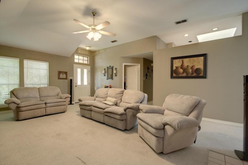 4510 Silver Hollow Dr Property Photo 3