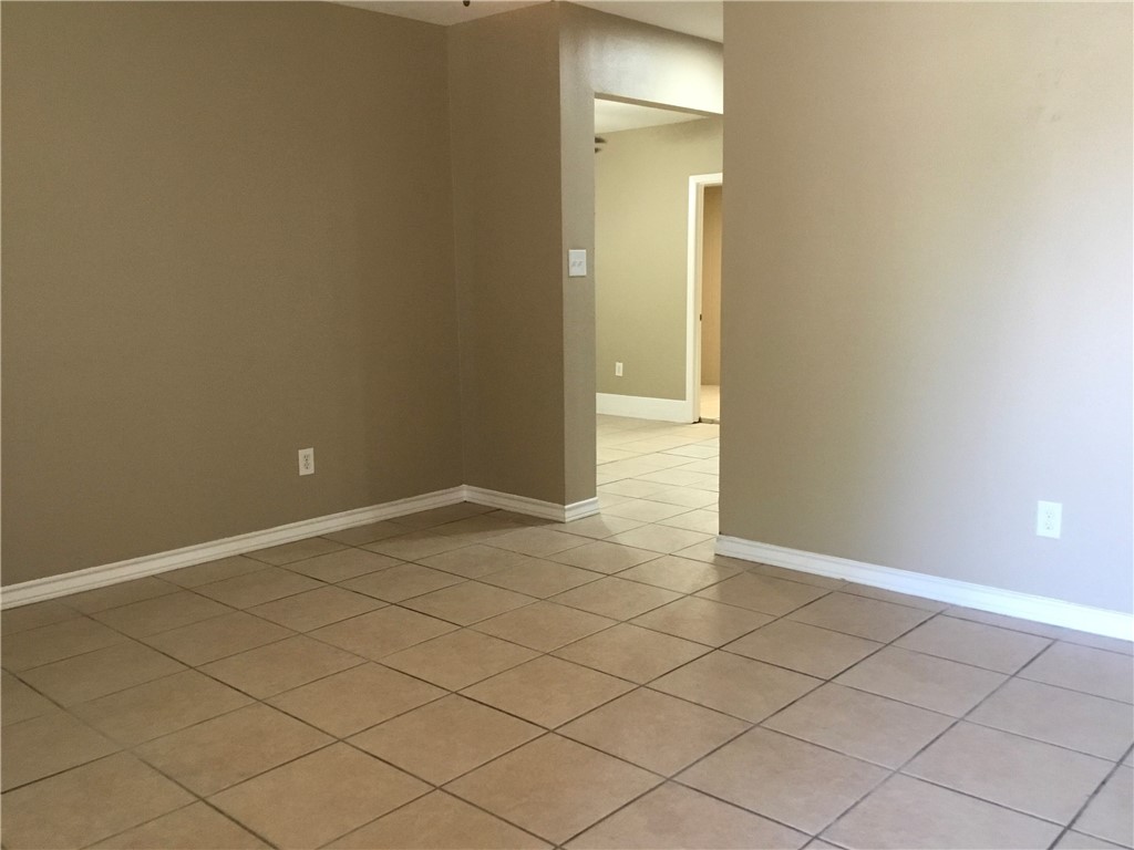 1110 Green Lane Dr Property Photo 2