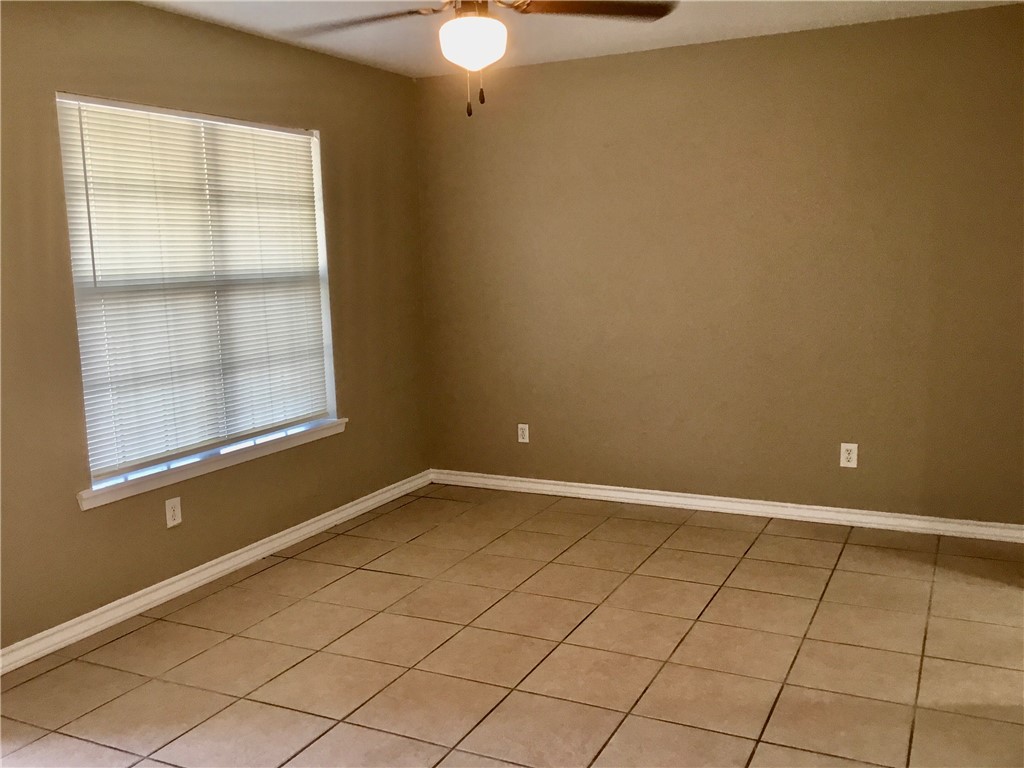 1110 Green Lane Dr Property Photo 3