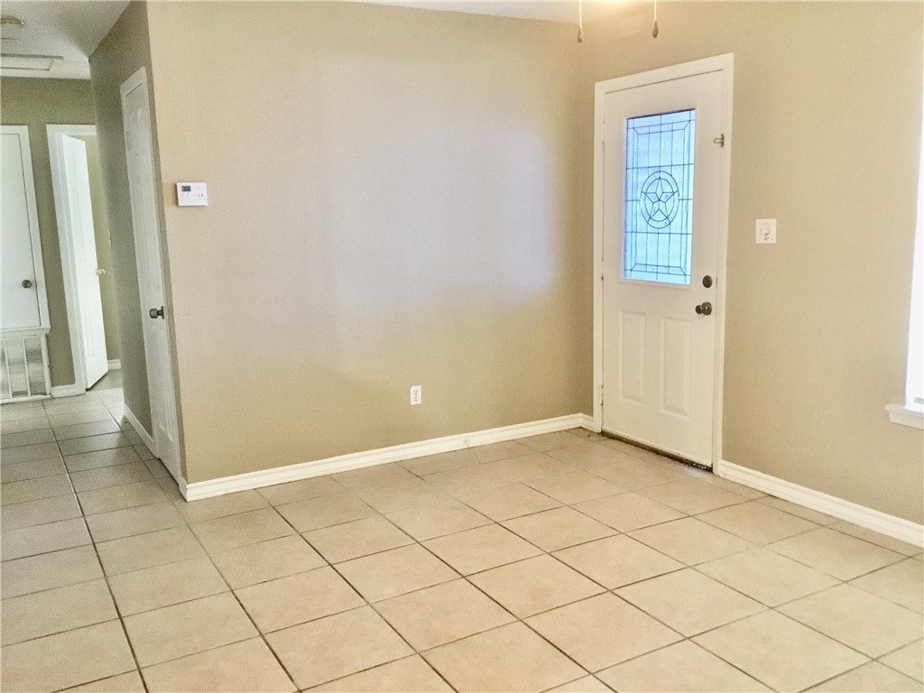 1110 Green Lane Dr Property Photo 4