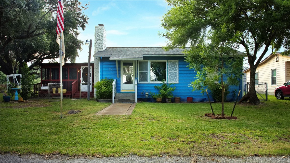 1934 Elizabeth St Property Photo 2