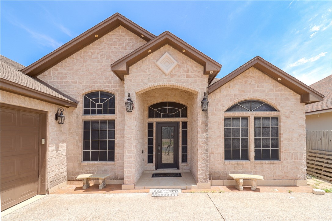 6842 Old Square Dr Property Photo 2