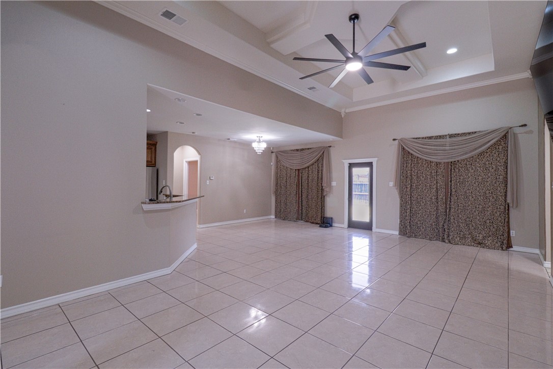 6842 Old Square Dr Property Photo 4