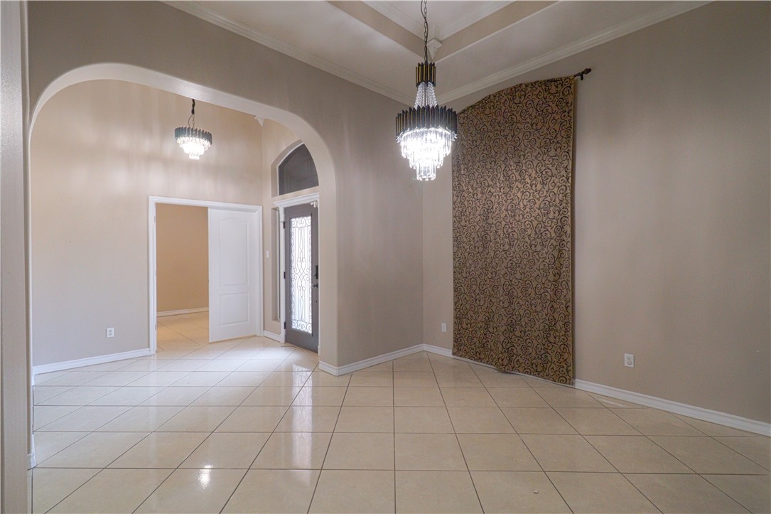 6842 Old Square Dr Property Photo 5