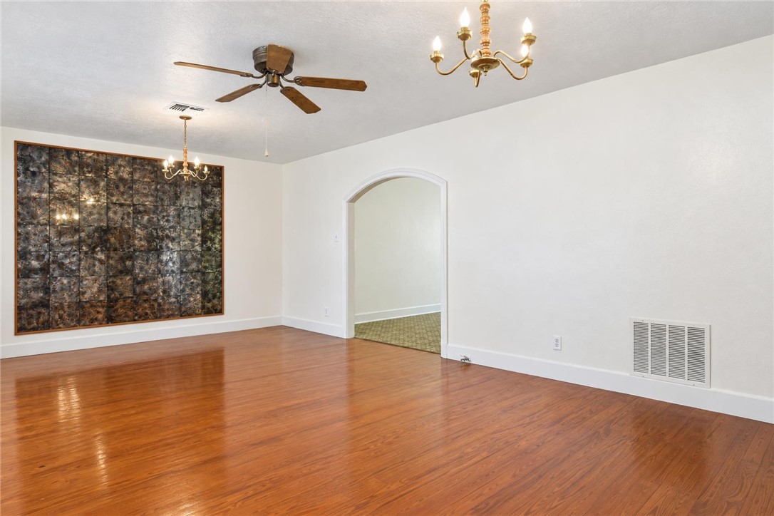 312 N Monroe St Property Photo 4