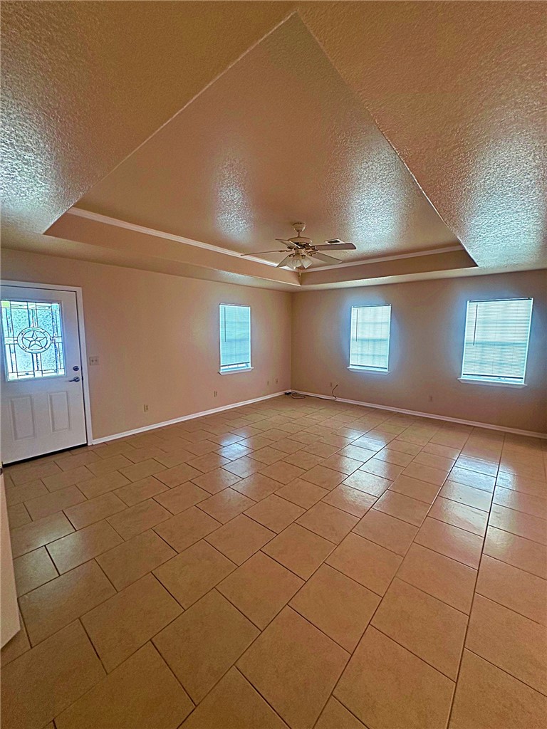 279 Edwards Ave Property Photo 2