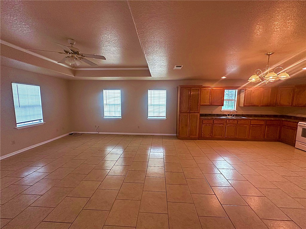279 Edwards Ave Property Photo 3