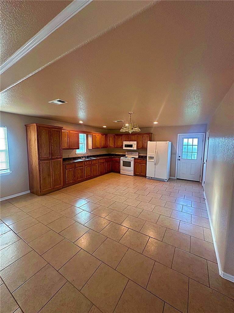 279 Edwards Ave Property Photo 5