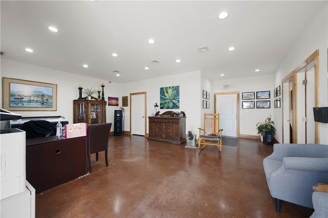 1125 W Market St Property Photo 16
