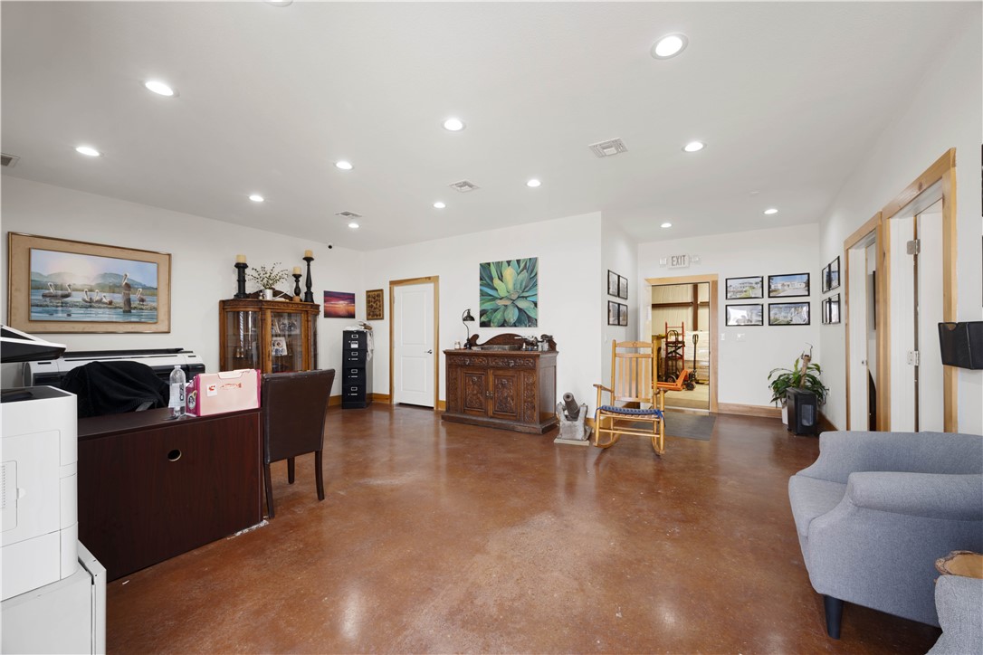 1125 W Market St Property Photo 17